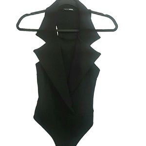 Black collard sleeveless bodysuit